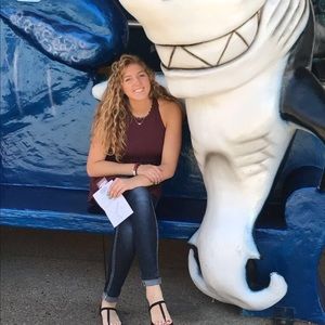 Meet your Posher, Averi